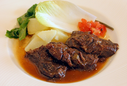 牛ホホ肉の赤ワイン煮